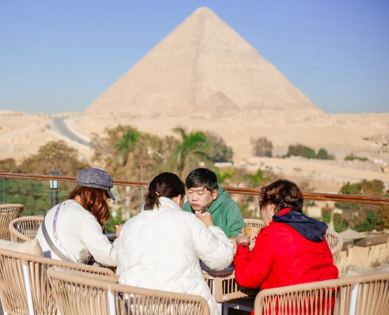 Papyrus Pyramids * El Cairo